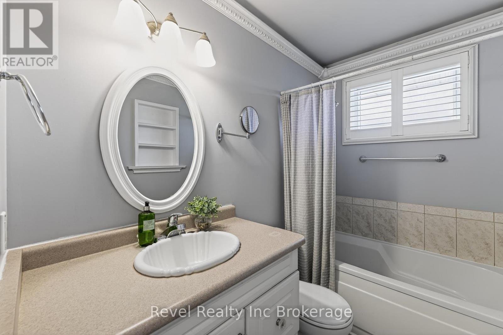 8 Elmwood Place, Woodstock (Woodstock - South), Ontario  N4S 2K6 - Photo 14 - X12981572