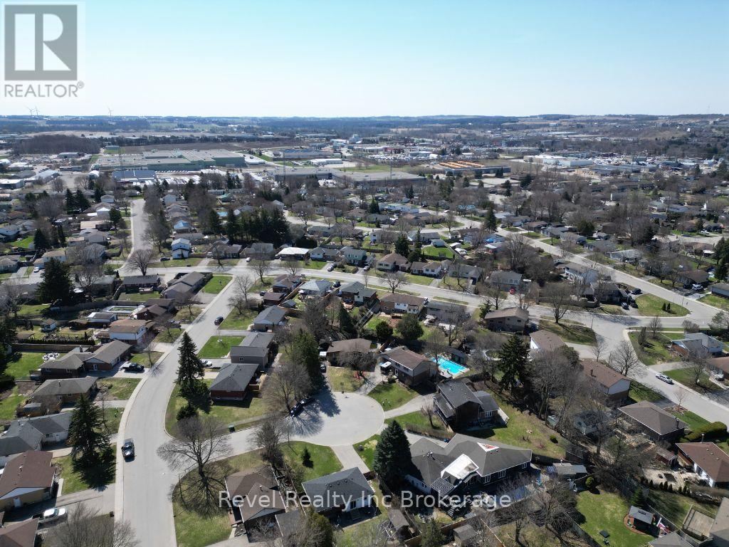 8 Elmwood Place, Woodstock (Woodstock - South), Ontario  N4S 2K6 - Photo 31 - X12981572