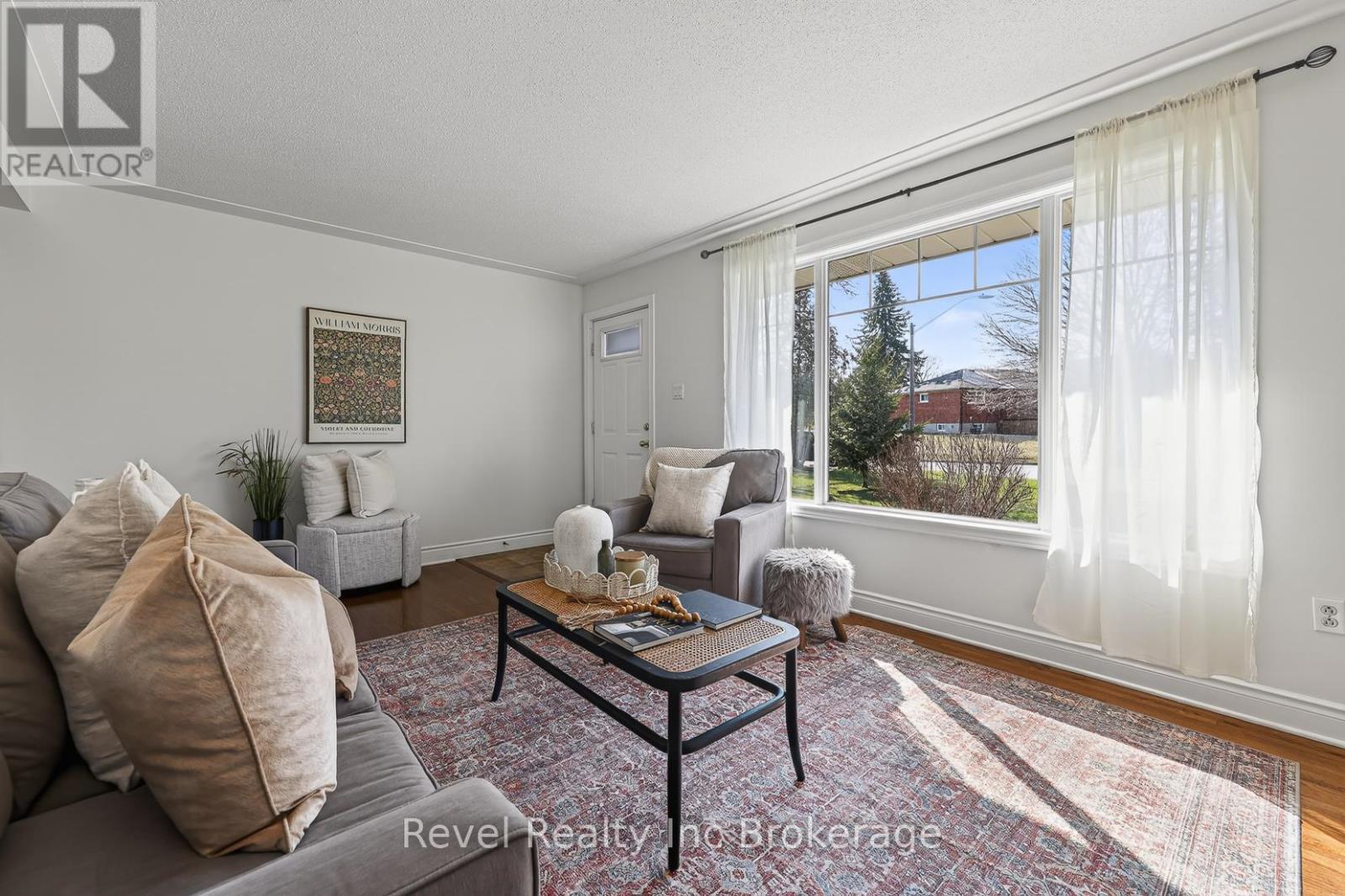 8 Elmwood Place, Woodstock (Woodstock - South), Ontario  N4S 2K6 - Photo 6 - X12981572