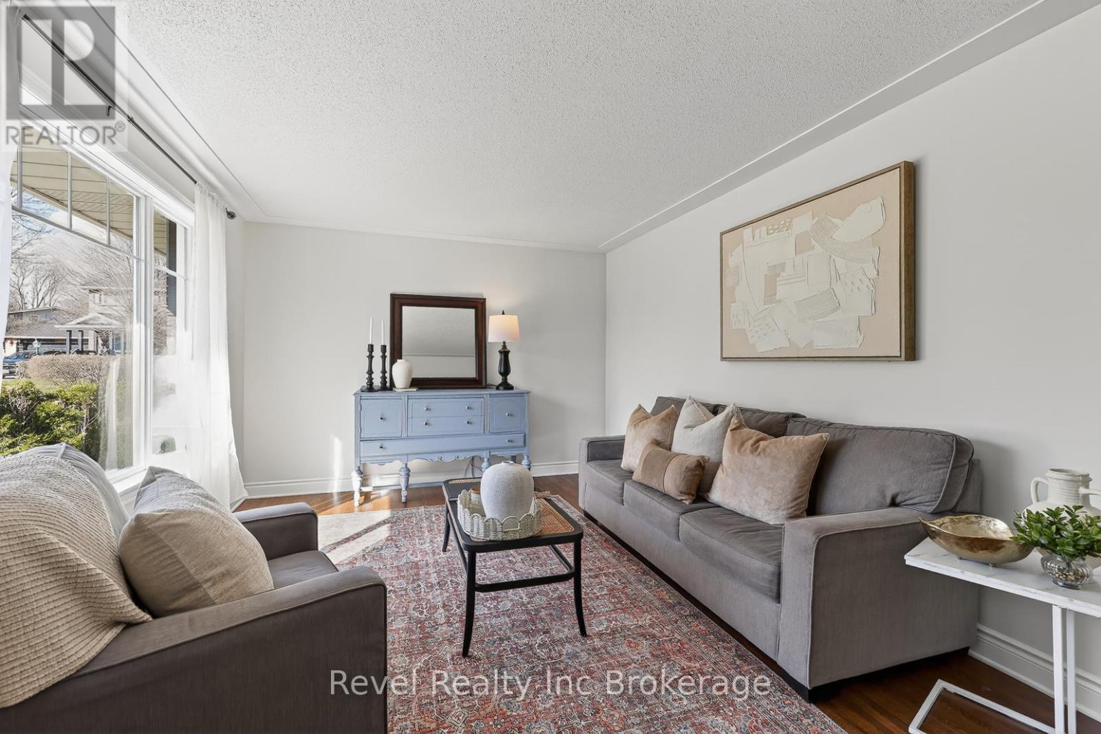 8 Elmwood Place, Woodstock (Woodstock - South), Ontario  N4S 2K6 - Photo 7 - X12981572