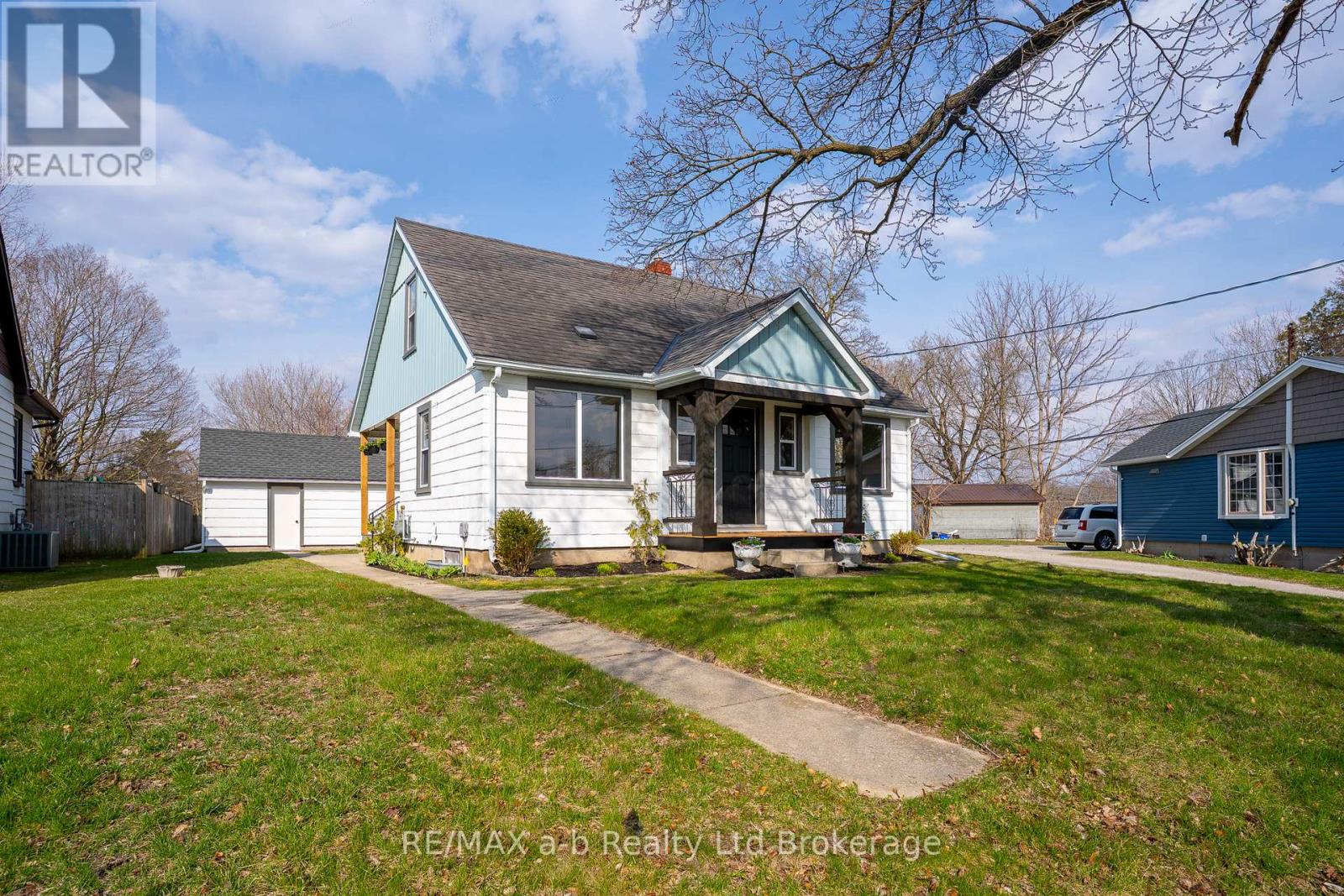 7 Ball Street, Tillsonburg, Ontario  N4G 2W5 - Photo 2 - X12981774