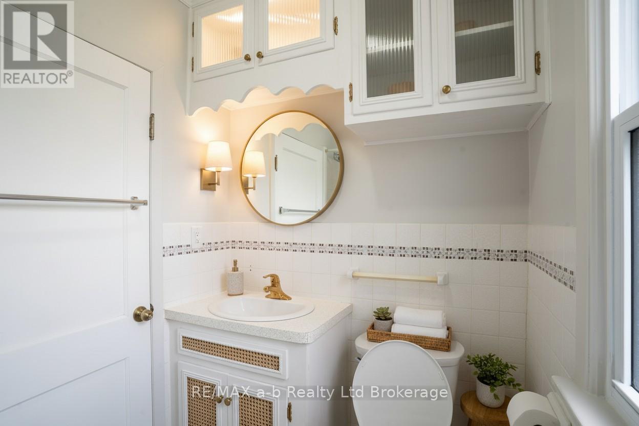 7 Ball Street, Tillsonburg, Ontario  N4G 2W5 - Photo 9 - X12981774