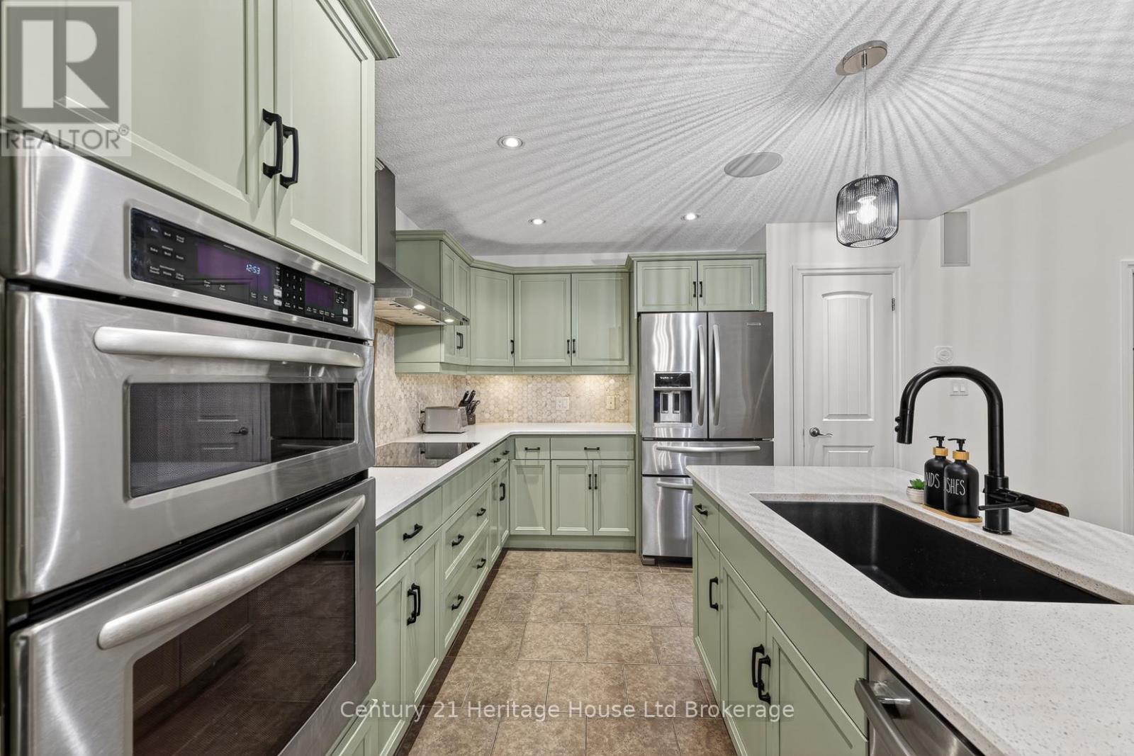 54 Westview Court, Woodstock (Woodstock - North), Ontario  N4T 0B8 - Photo 11 - X12983418