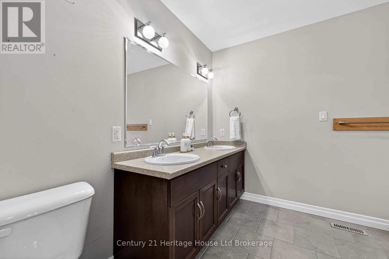 54 Westview Court, Woodstock (Woodstock - North), Ontario  N4T 0B8 - Photo 17 - X12983418