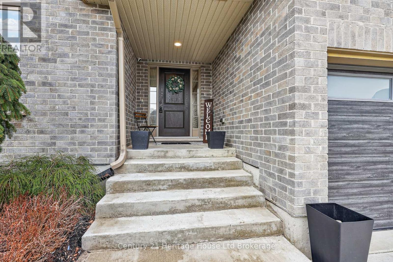 54 Westview Court, Woodstock (Woodstock - North), Ontario  N4T 0B8 - Photo 5 - X12983418