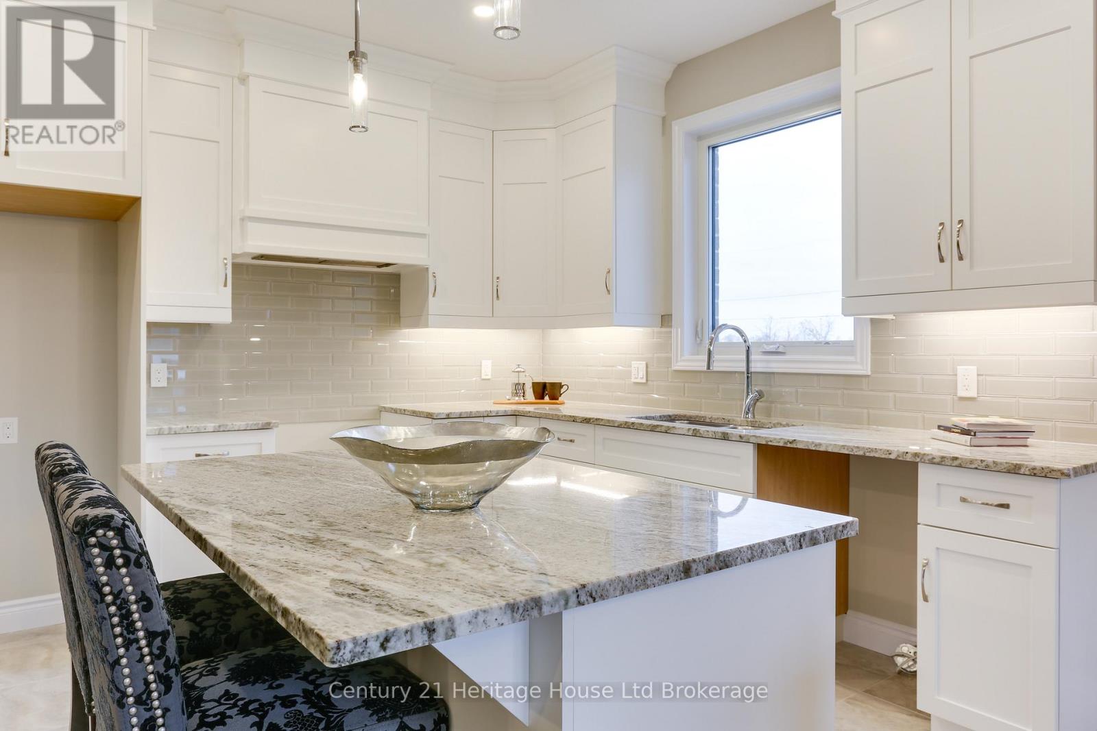 114 Beech Boulevard, Tillsonburg, Ontario  N4G 5S1 - Photo 7 - X12986076