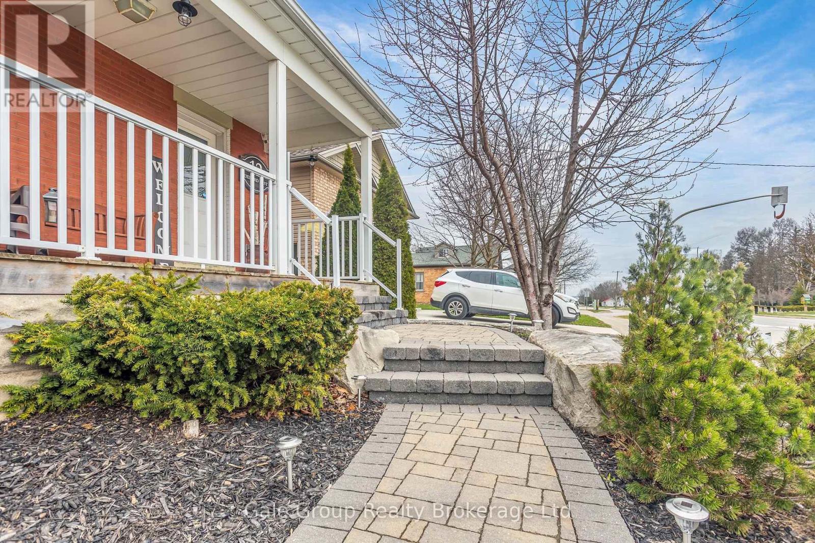 12 Oxford Street E, Blandford-Blenheim (Drumbo), Ontario  N0J 1G0 - Photo 3 - X12992226