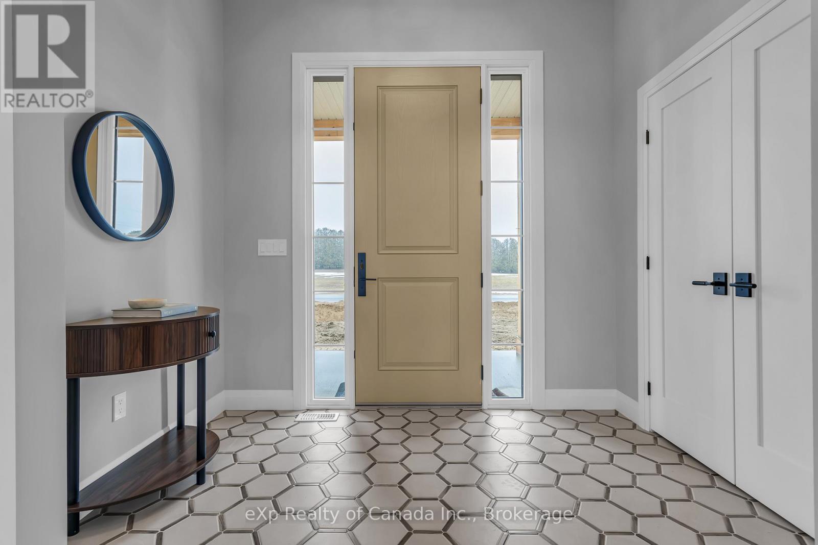 65 Meadowlands Drive, Norwich (Otterville), Ontario  N0J 1R0 - Photo 12 - X12992330