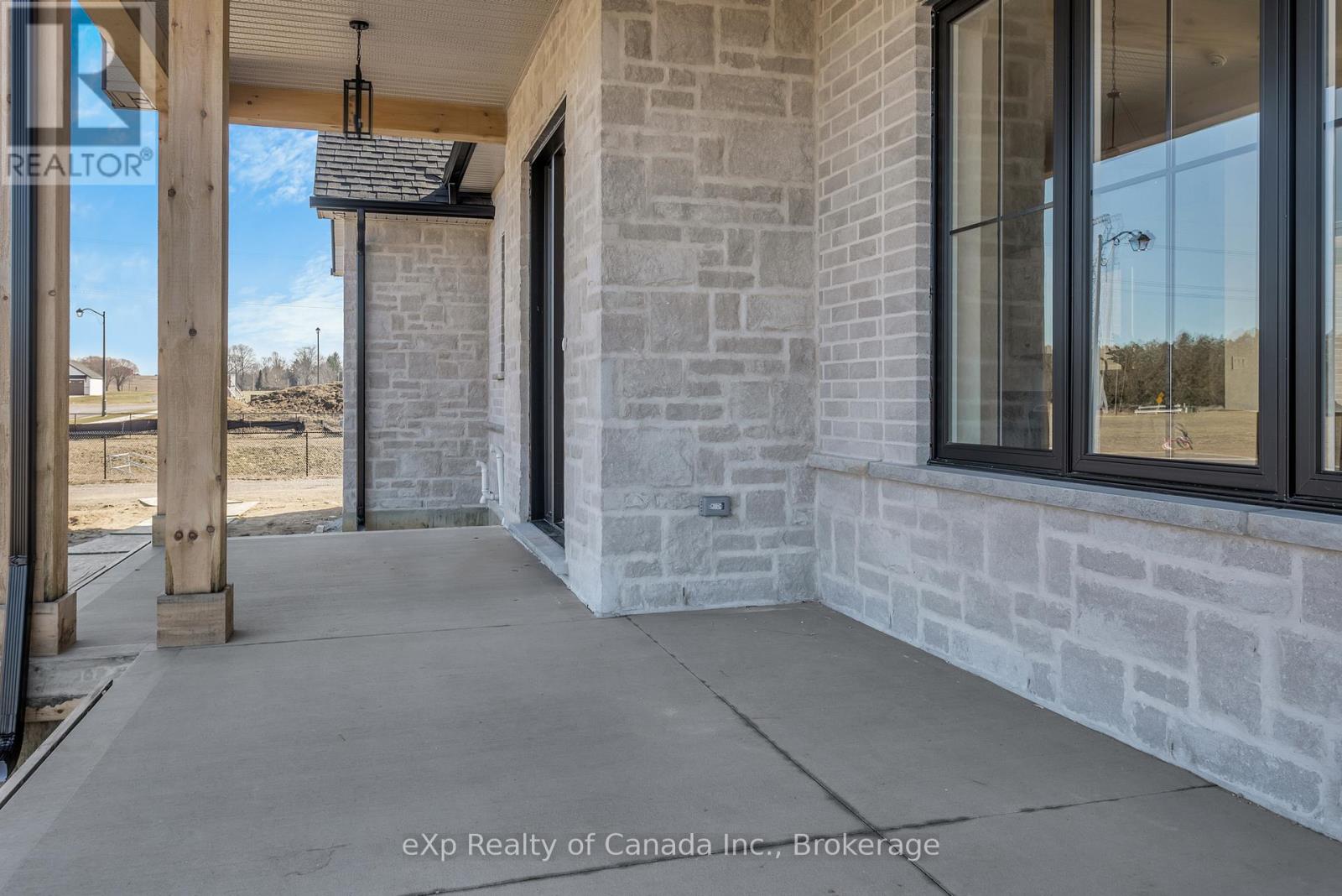 65 Meadowlands Drive, Norwich (Otterville), Ontario  N0J 1R0 - Photo 6 - X12992330