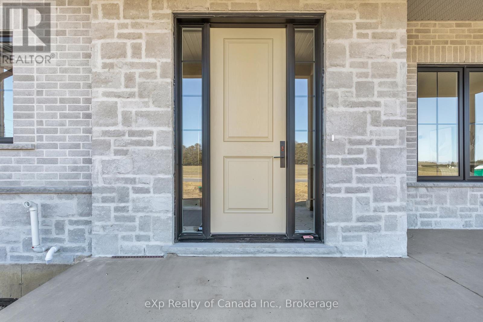 65 Meadowlands Drive, Norwich (Otterville), Ontario  N0J 1R0 - Photo 7 - X12992330