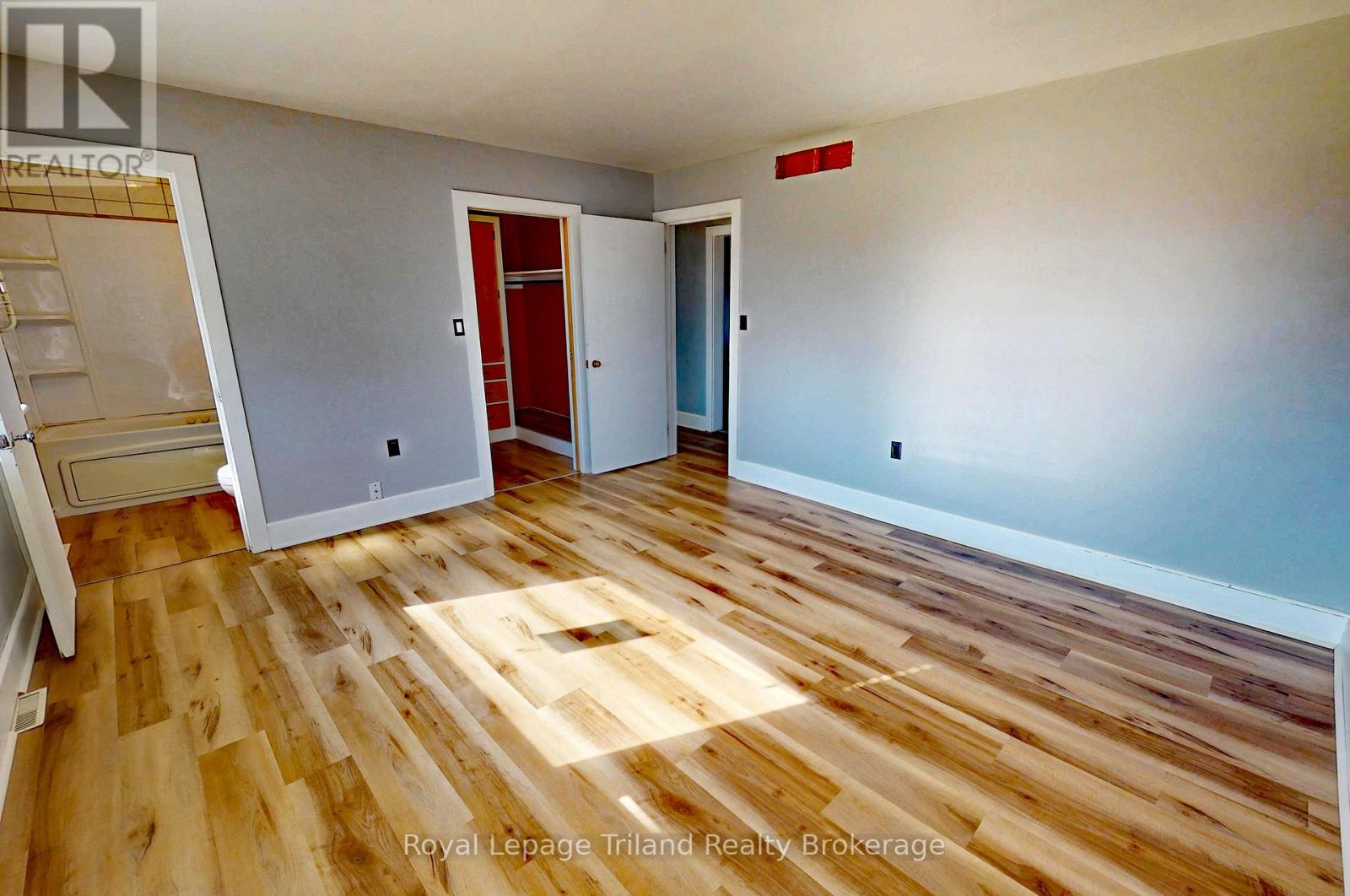 256 St George Lane, Norfolk (Delhi), Ontario  N4B 2J5 - Photo 11 - X12992748