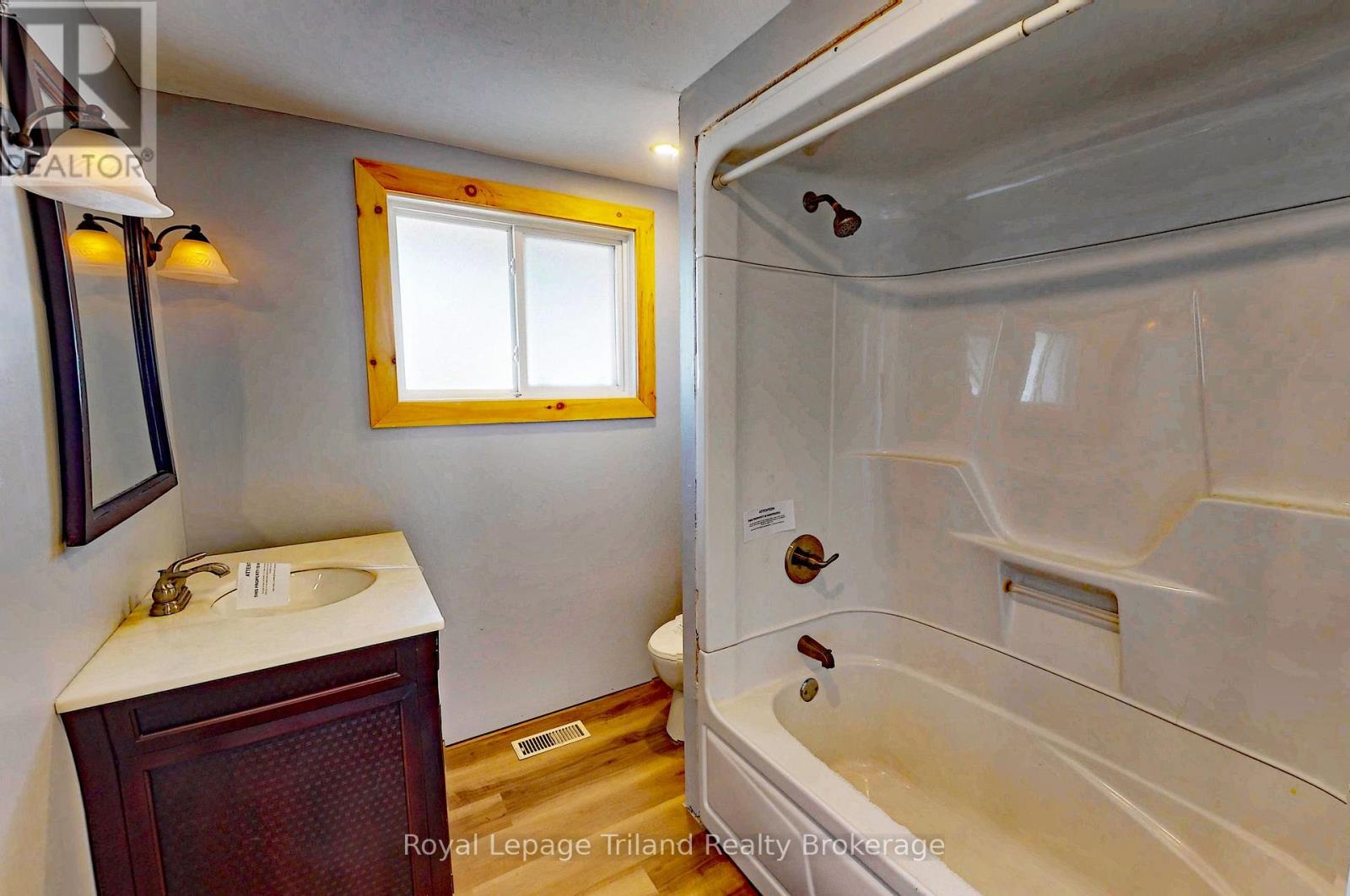 256 St George Lane, Norfolk (Delhi), Ontario  N4B 2J5 - Photo 13 - X12992748