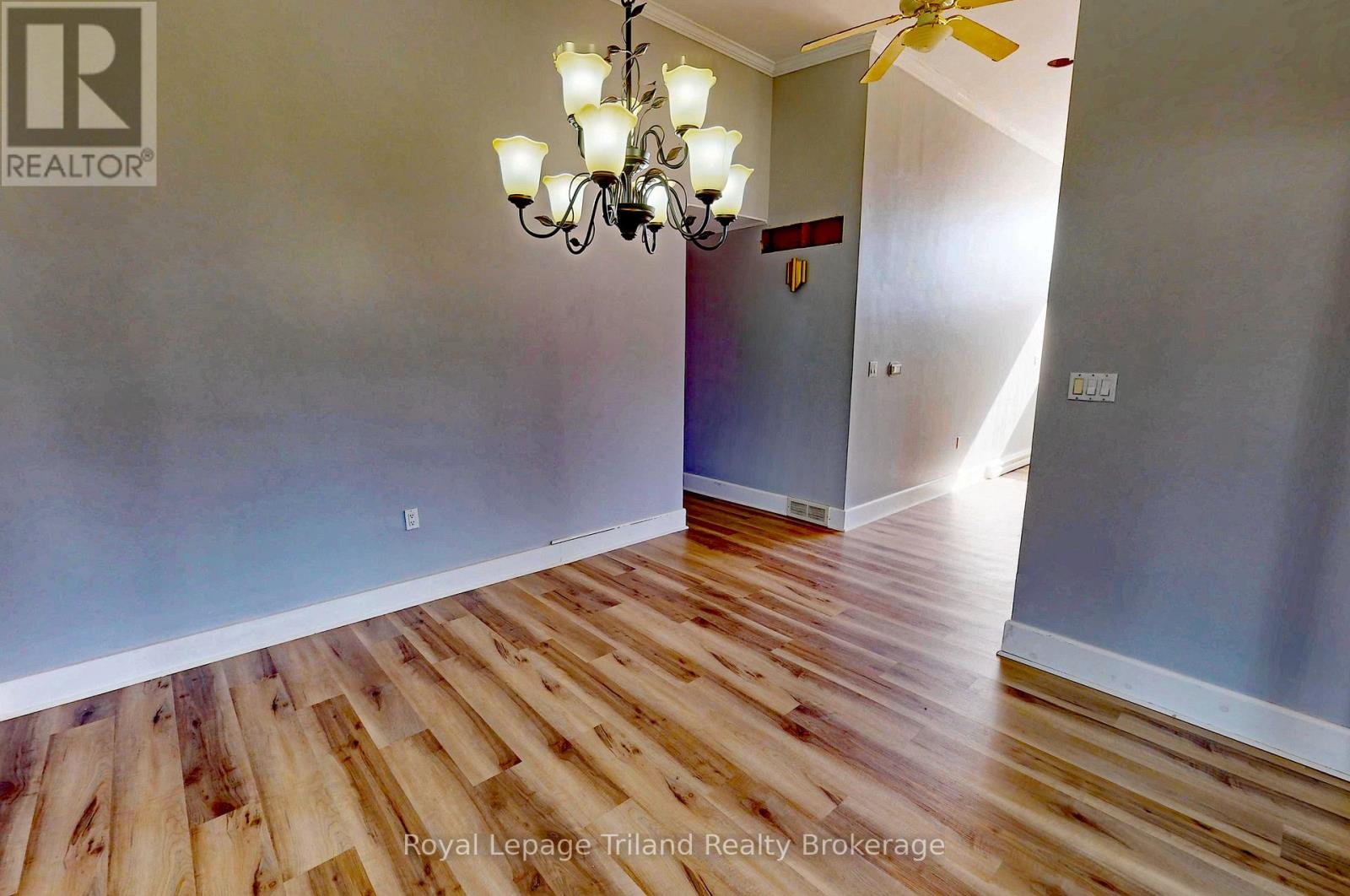 256 St George Lane, Norfolk (Delhi), Ontario  N4B 2J5 - Photo 7 - X12992748