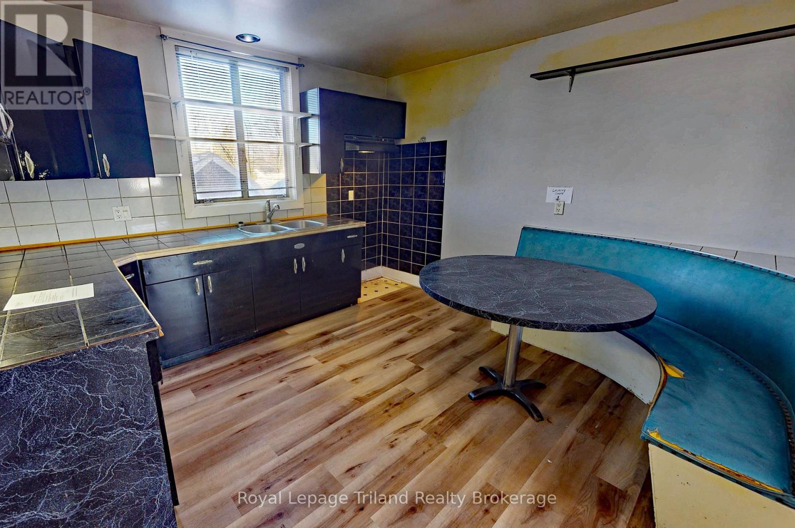 256 St George Lane, Norfolk (Delhi), Ontario  N4B 2J5 - Photo 9 - X12992748