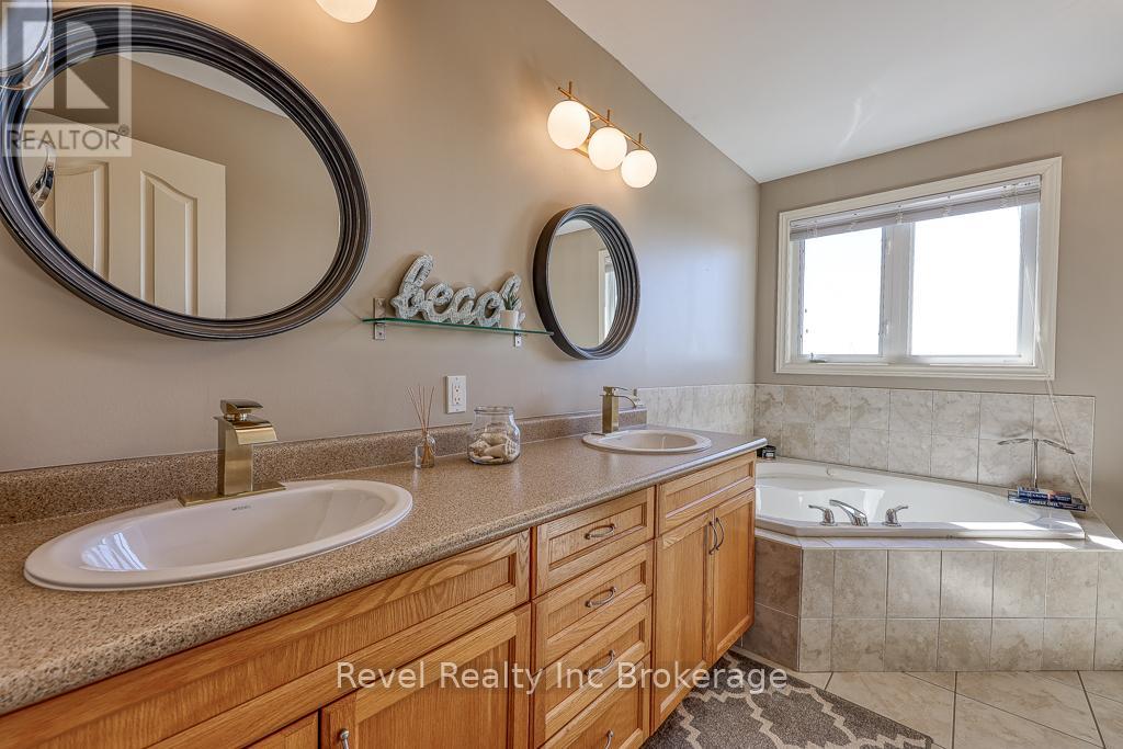 7 Woodhatch Crescent, Ingersoll (Ingersoll - North), Ontario  N5C 0A2 - Photo 22 - X12993182