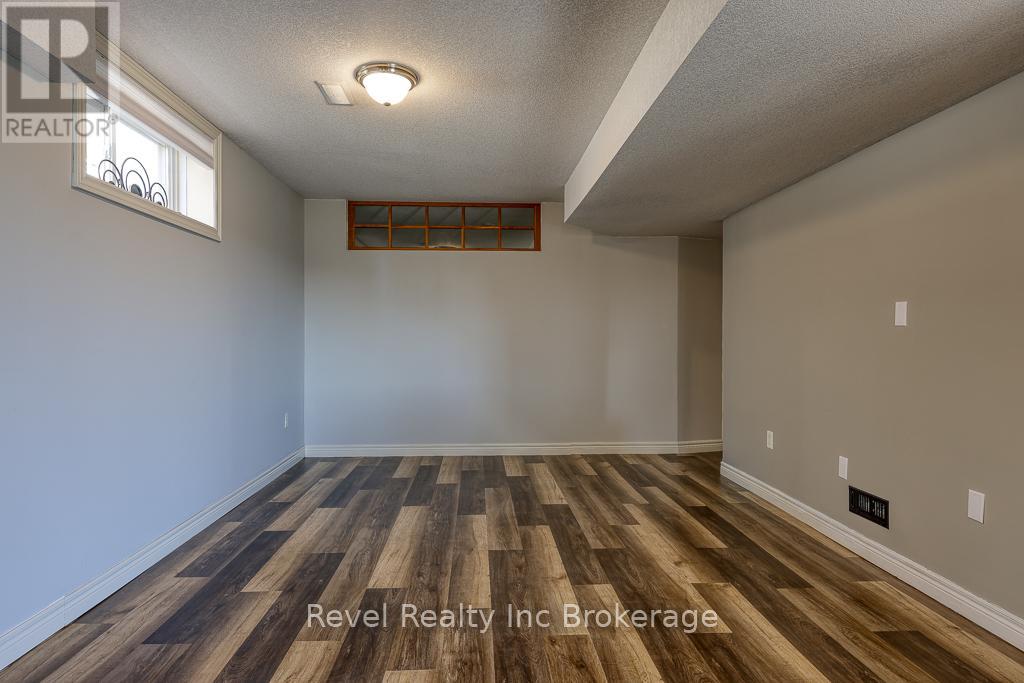 7 Woodhatch Crescent, Ingersoll (Ingersoll - North), Ontario  N5C 0A2 - Photo 31 - X12993182