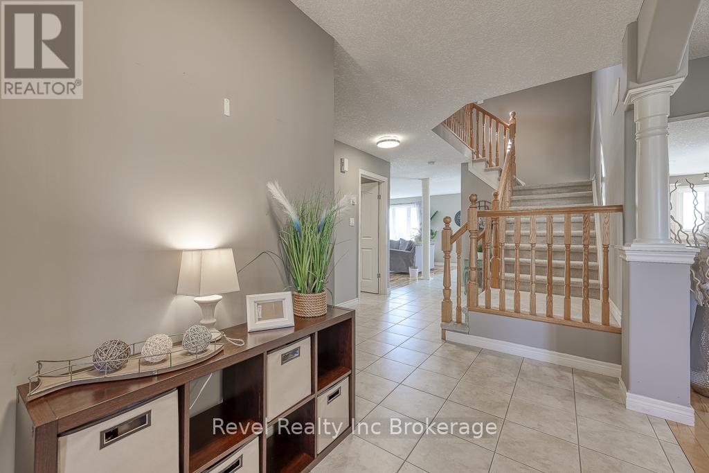 7 Woodhatch Crescent, Ingersoll (Ingersoll - North), Ontario  N5C 0A2 - Photo 5 - X12993182