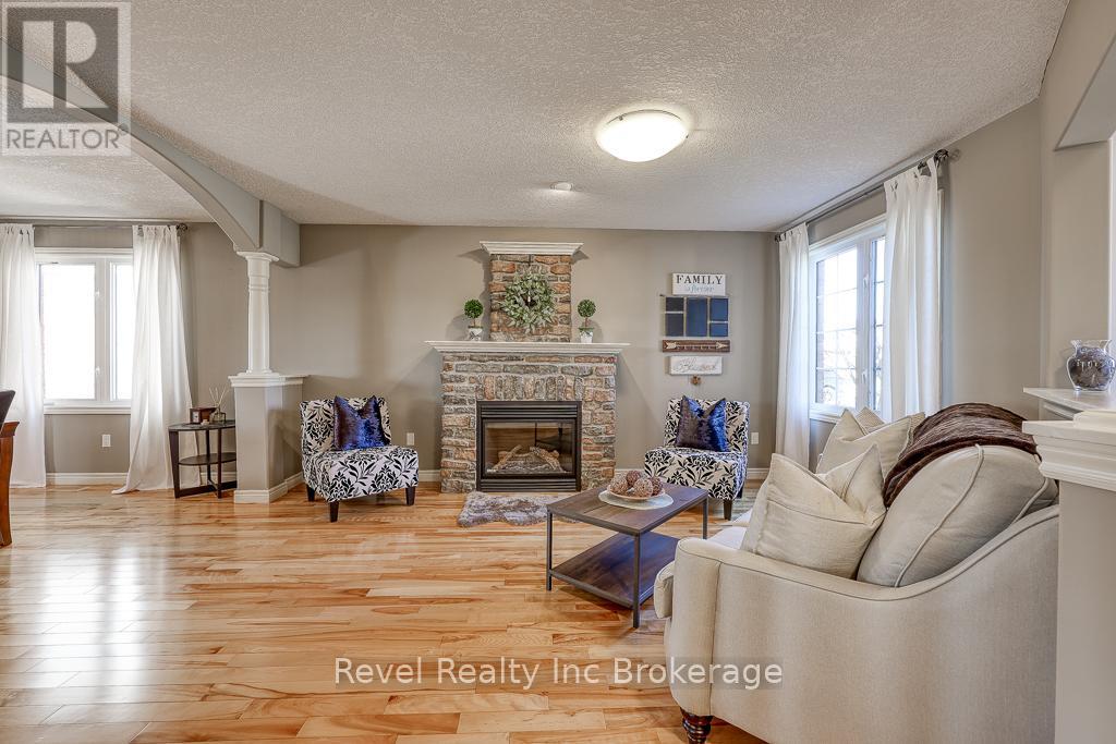 7 Woodhatch Crescent, Ingersoll (Ingersoll - North), Ontario  N5C 0A2 - Photo 6 - X12993182