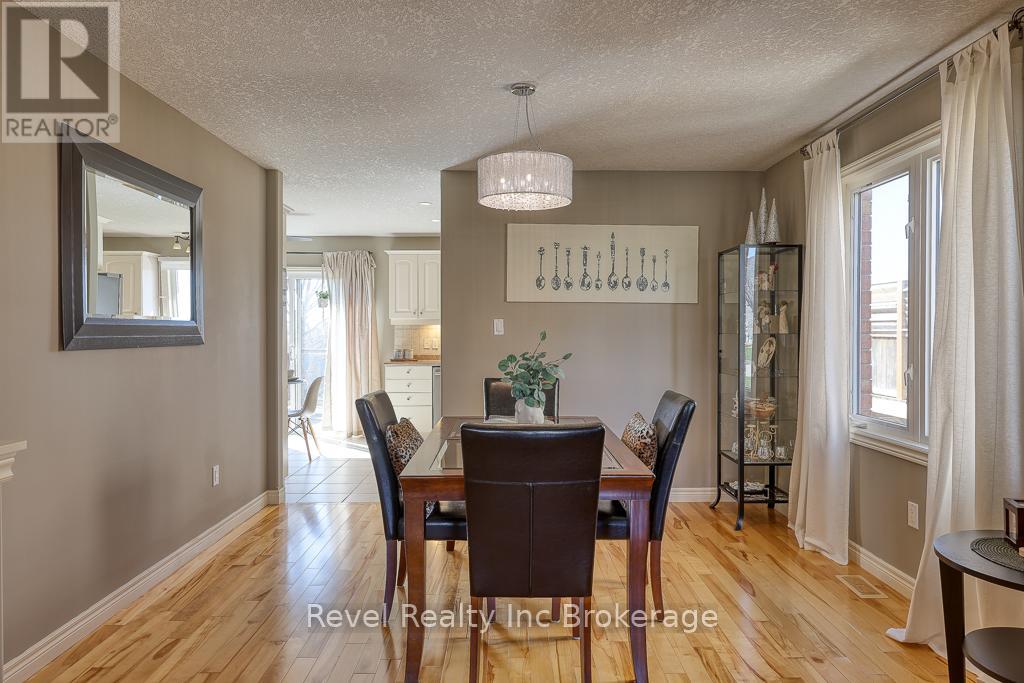 7 Woodhatch Crescent, Ingersoll (Ingersoll - North), Ontario  N5C 0A2 - Photo 9 - X12993182