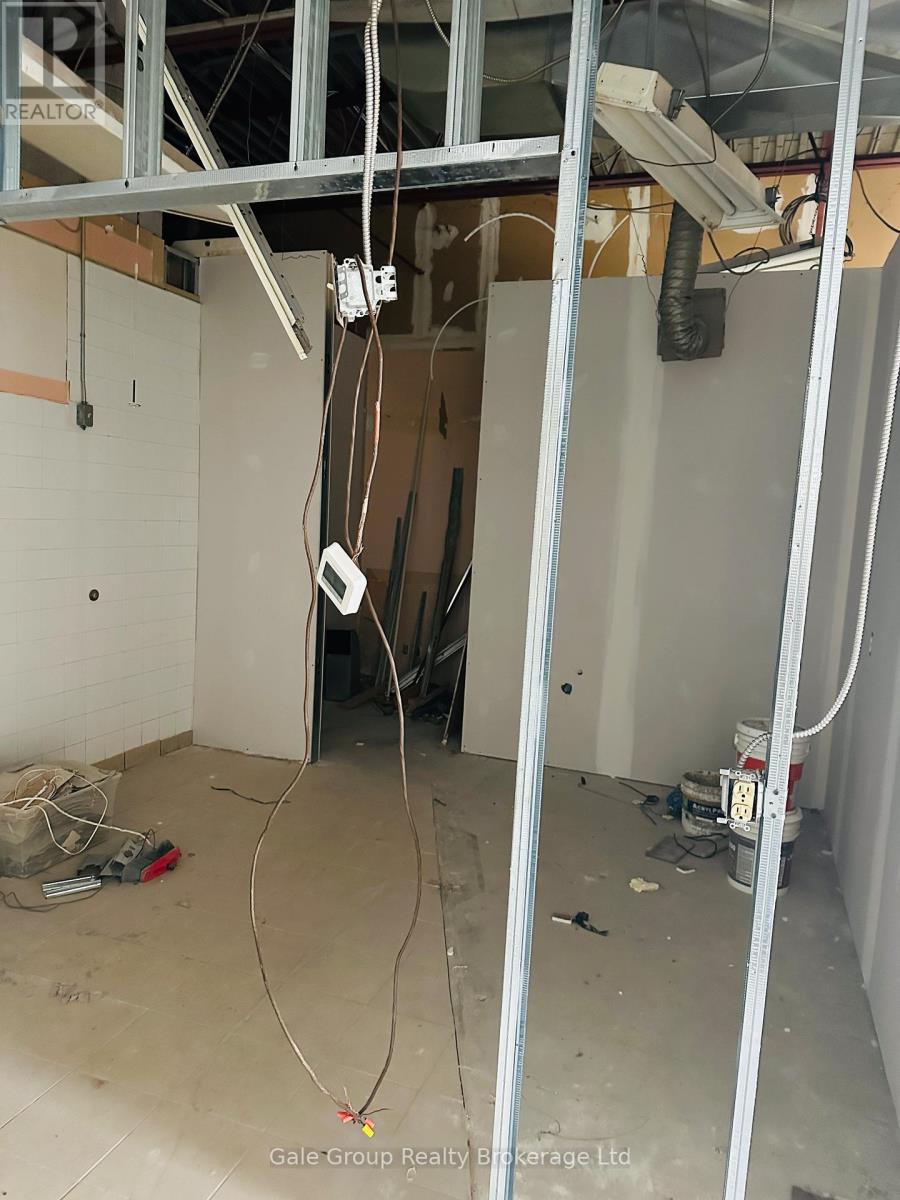 222 Dundas Street, Woodstock (Woodstock - North), Ontario  N4S 1A7 - Photo 4 - X12994582