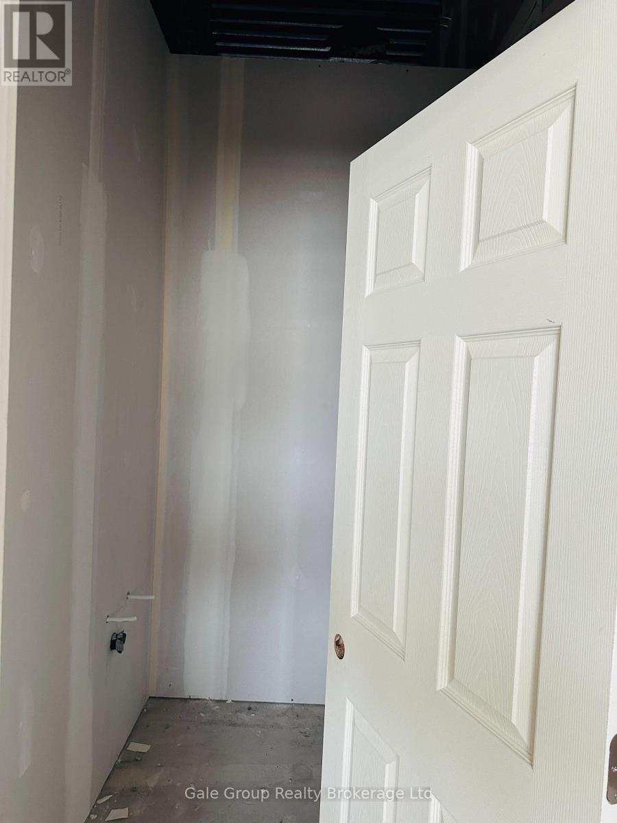 222 Dundas Street, Woodstock (Woodstock - North), Ontario  N4S 1A7 - Photo 6 - X12994582