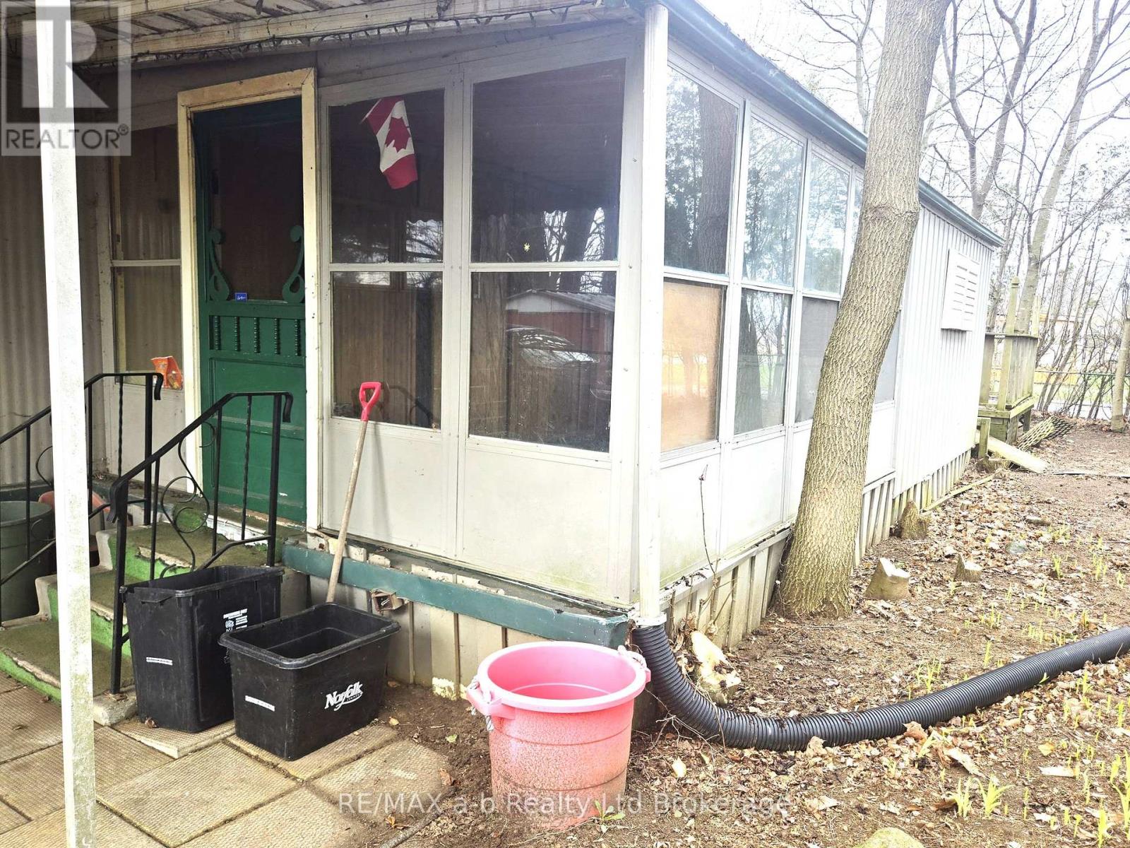 1 First Street, Norfolk (Courtland), Ontario  N4B 2W6 - Photo 14 - X12995386