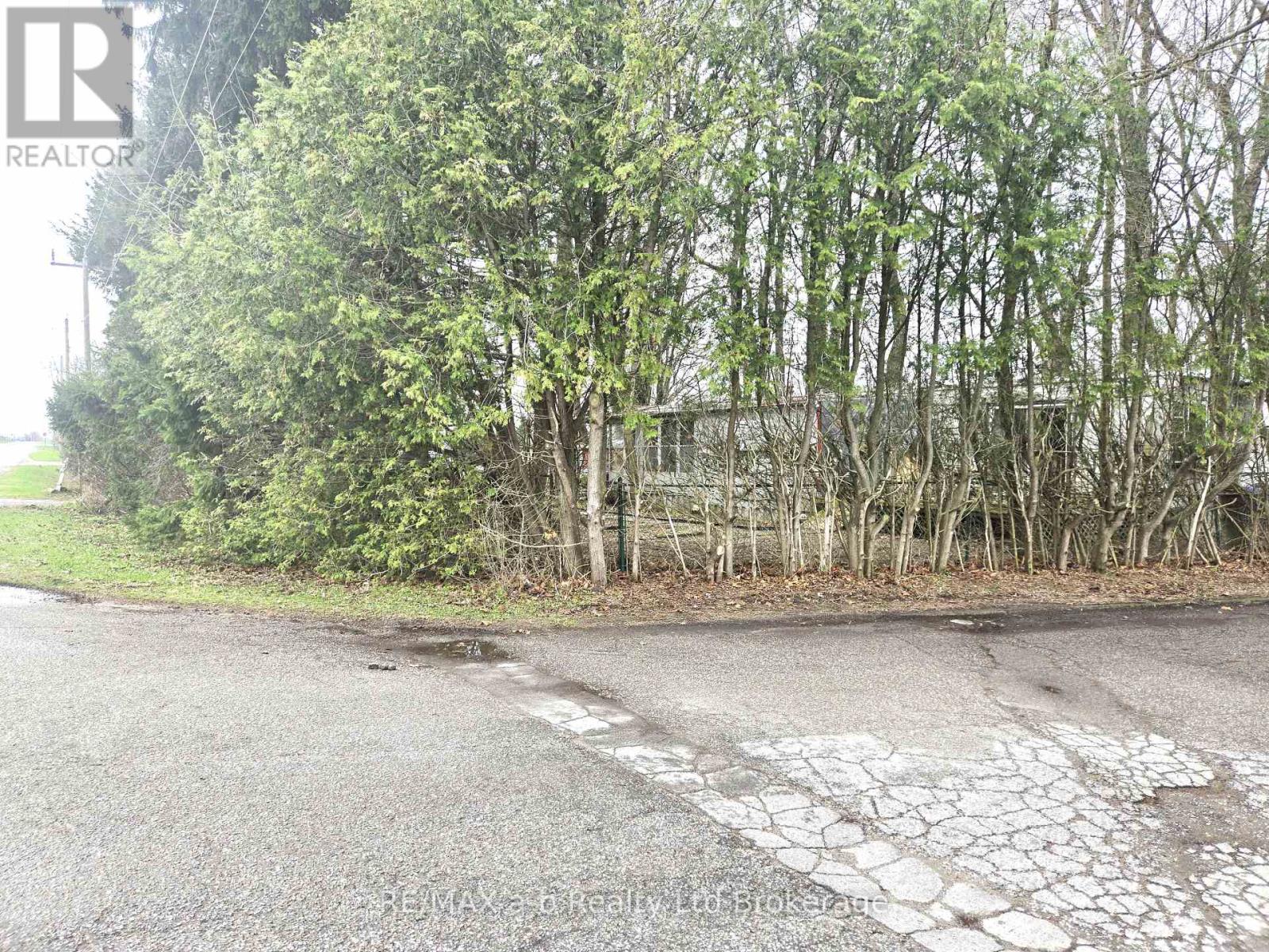 1 First Street, Norfolk (Courtland), Ontario  N4B 2W6 - Photo 17 - X12995386