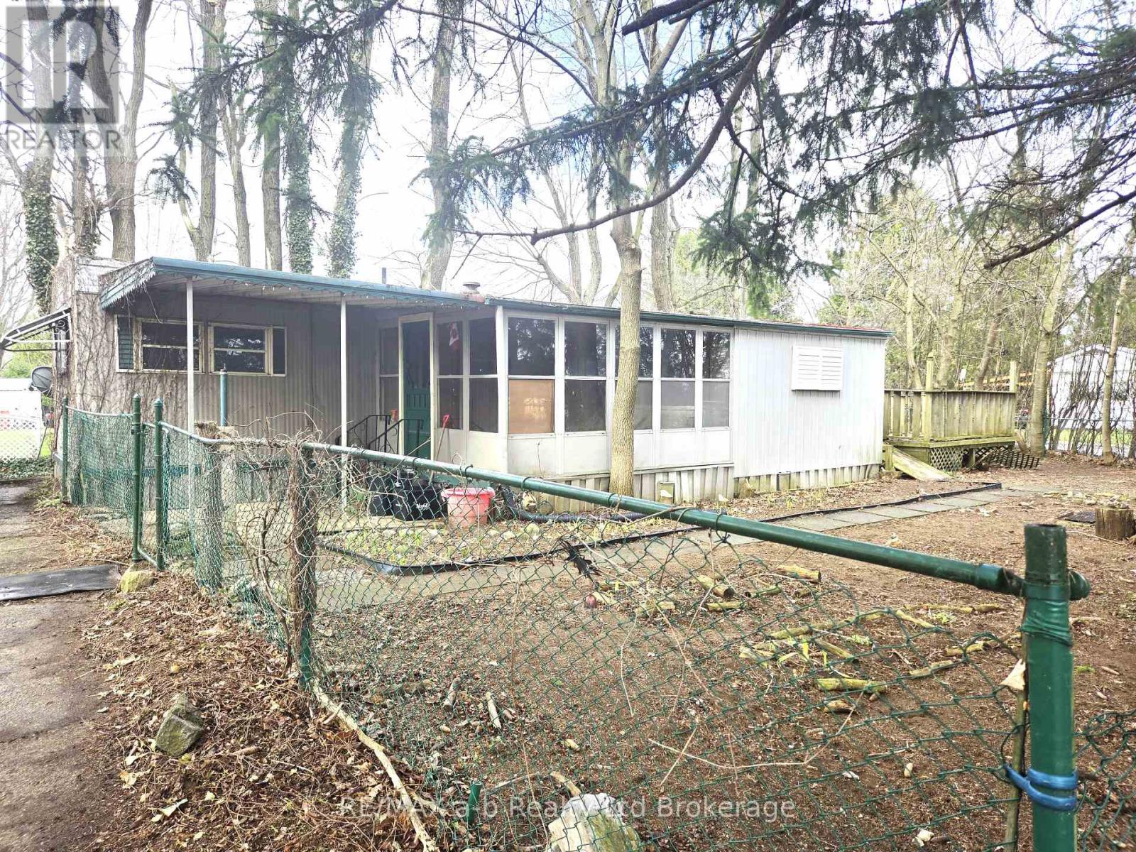 1 First Street, Norfolk (Courtland), Ontario  N4B 2W6 - Photo 2 - X12995386