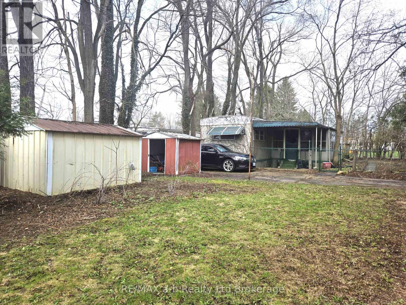 1 First Street, Norfolk (Courtland), Ontario  N4B 2W6 - Photo 6 - X12995386