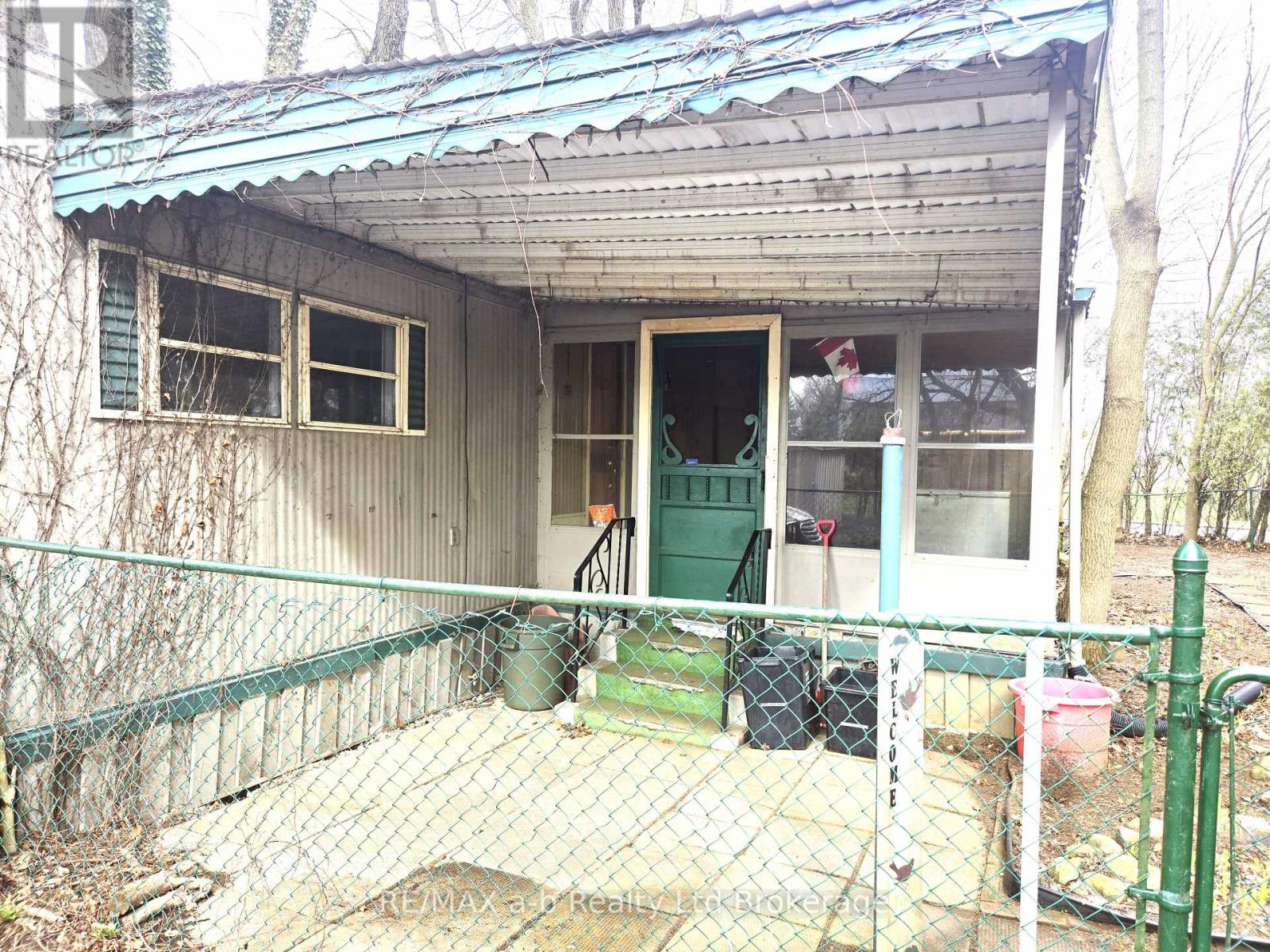 1 First Street, Norfolk (Courtland), Ontario  N4B 2W6 - Photo 7 - X12995386