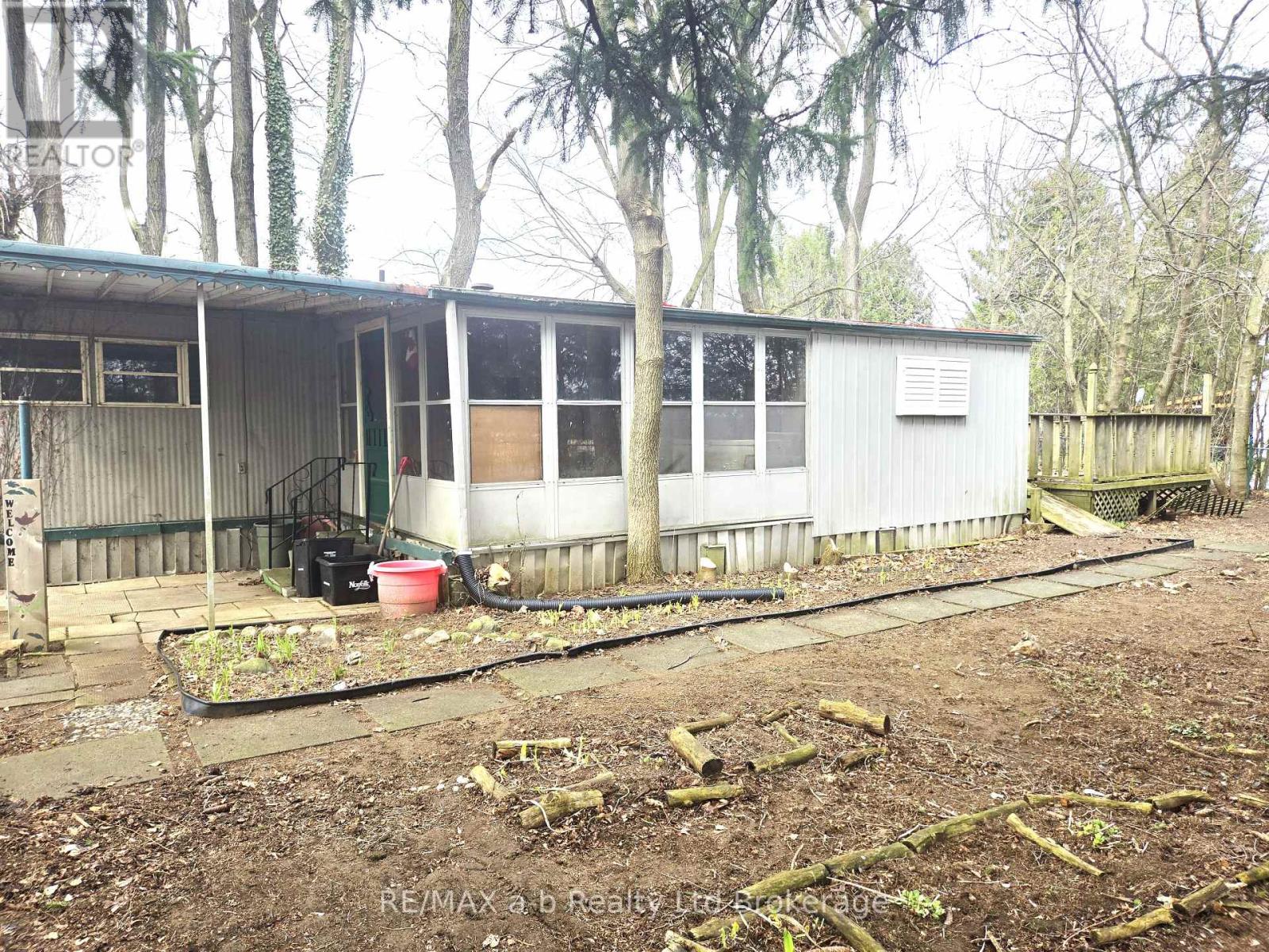 1 First Street, Norfolk (Courtland), Ontario  N4B 2W6 - Photo 8 - X12995386