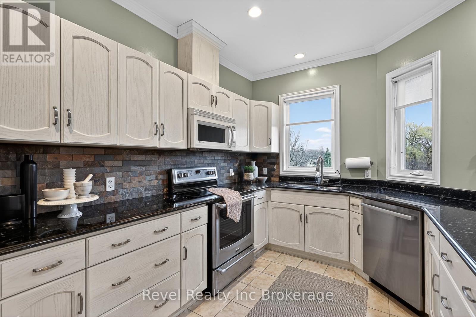 127 Ferguson Drive, Woodstock (Woodstock - South), Ontario  N4V 1H4 - Photo 14 - X12996202