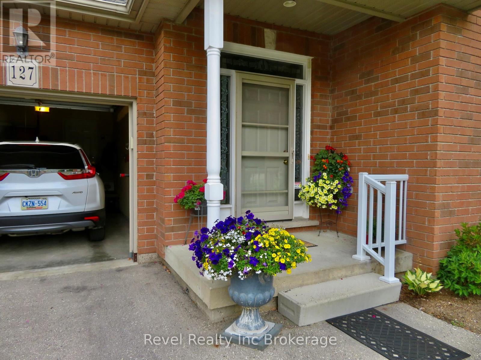 127 Ferguson Drive, Woodstock (Woodstock - South), Ontario  N4V 1H4 - Photo 7 - X12996202
