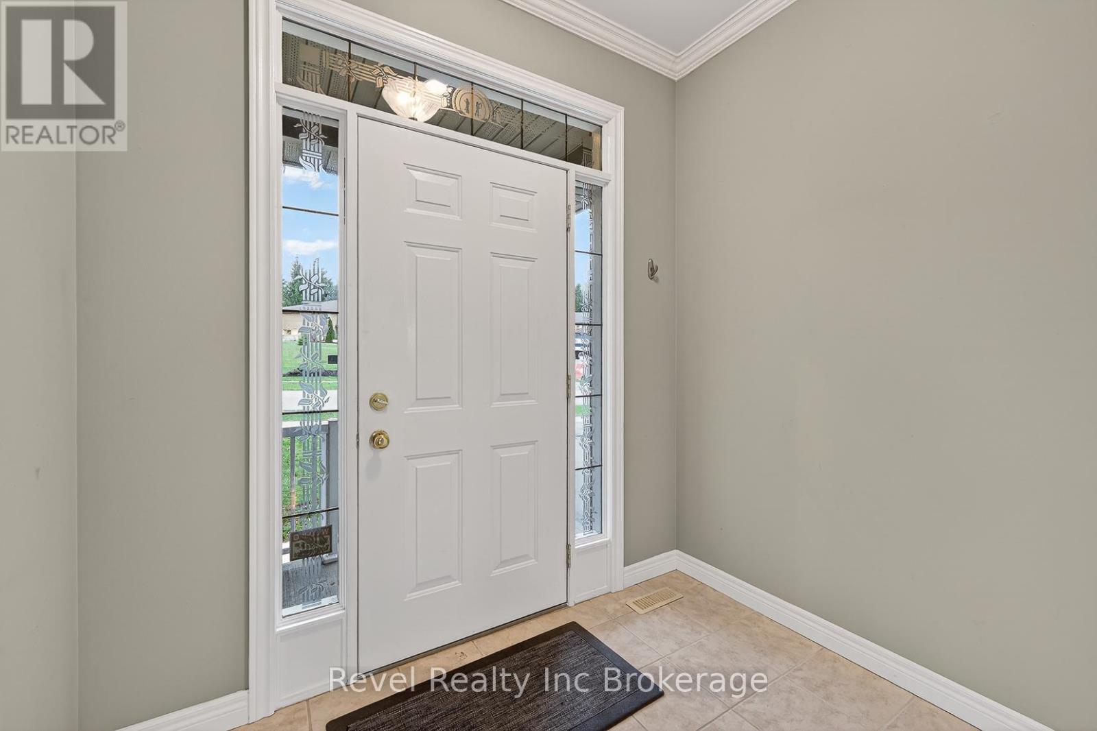 127 Ferguson Drive, Woodstock (Woodstock - South), Ontario  N4V 1H4 - Photo 8 - X12996202