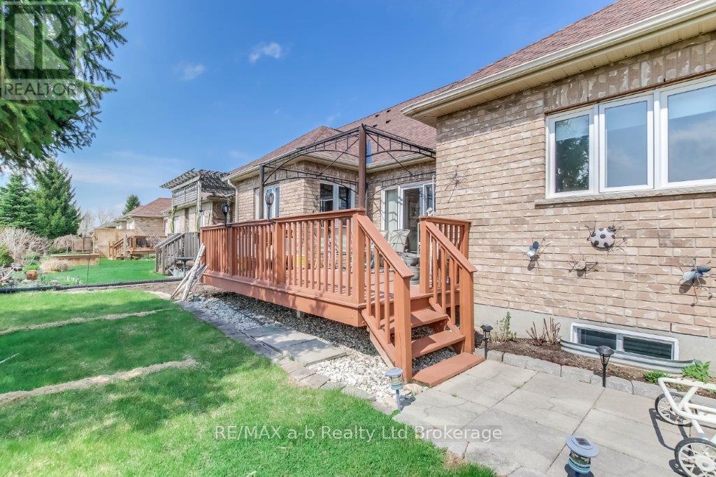 717 Garden Court Crescent, Woodstock (Woodstock - North), Ontario  N4T 0A2 - Photo 2 - X13005388