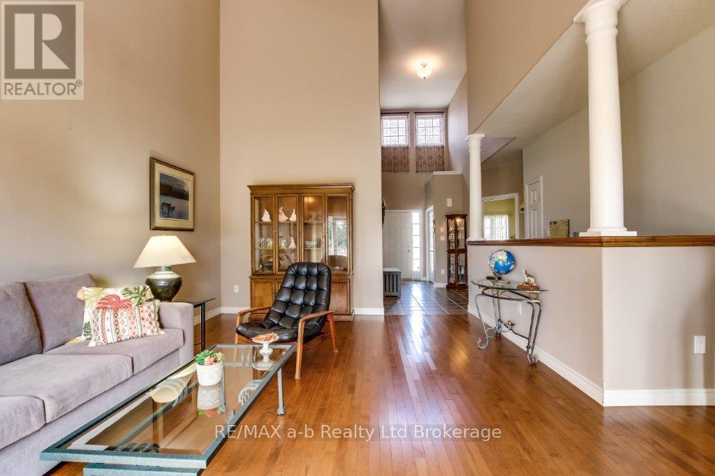 717 Garden Court Crescent, Woodstock (Woodstock - North), Ontario  N4T 0A2 - Photo 5 - X13005388