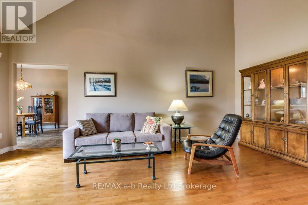 717 Garden Court Crescent, Woodstock (Woodstock - North), Ontario  N4T 0A2 - Photo 6 - X13005388