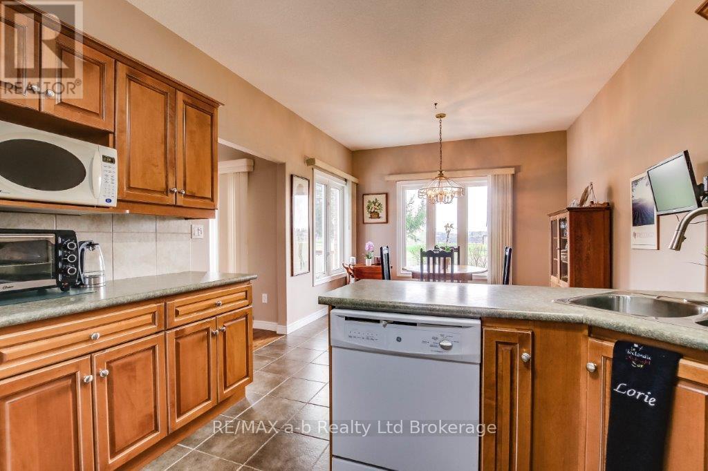 717 Garden Court Crescent, Woodstock (Woodstock - North), Ontario  N4T 0A2 - Photo 8 - X13005388