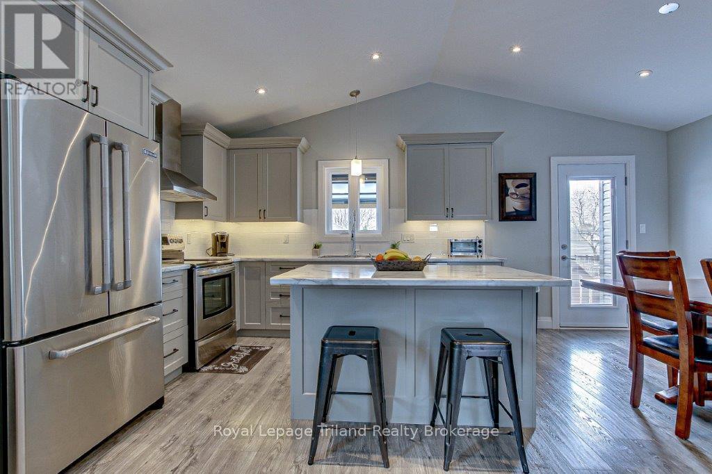 62 Brown Street, Aylmer, Ontario  N5H 3G6 - Photo 2 - X13010654