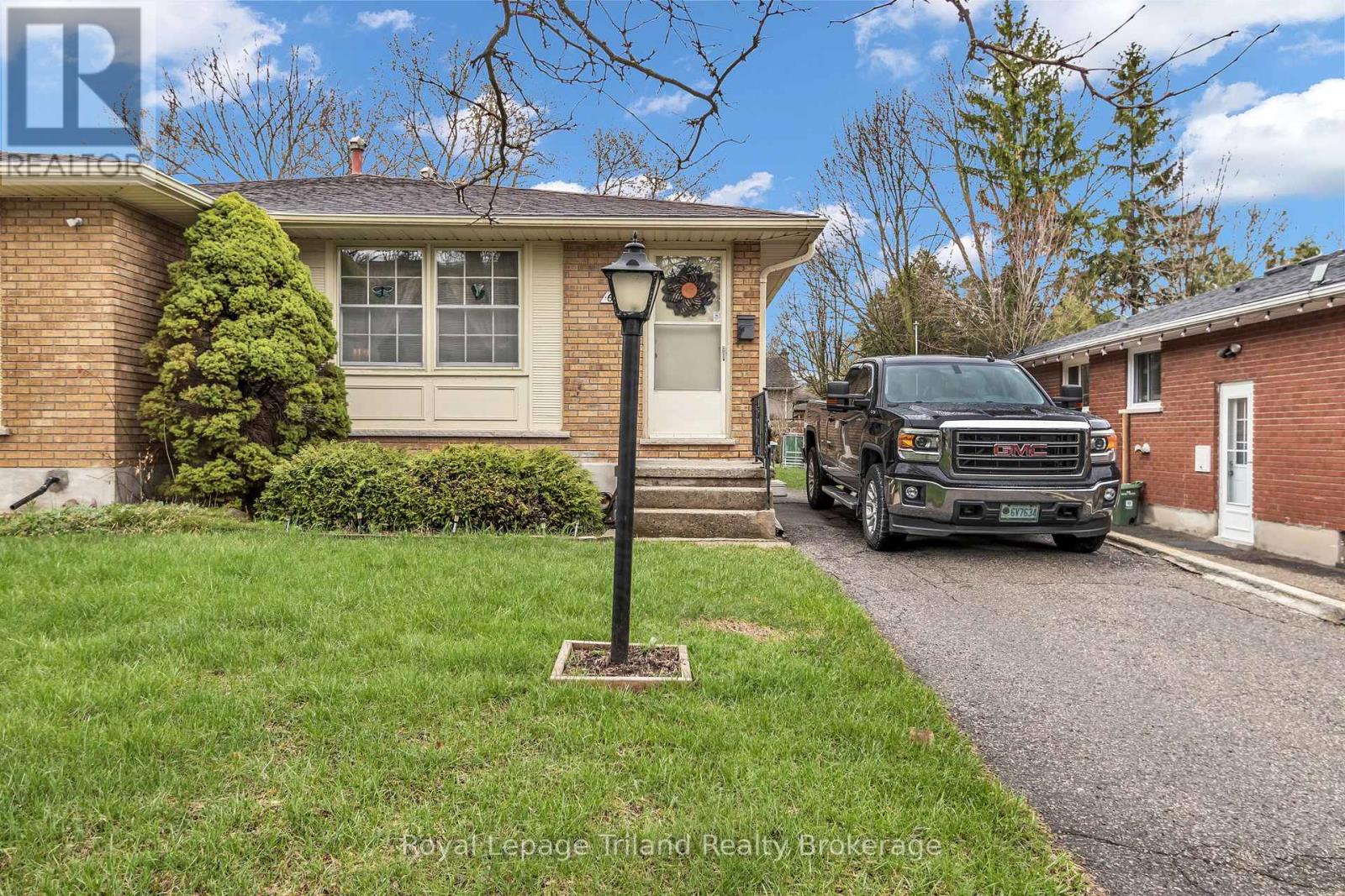 677 & 679 Sevilla Park Place, London East (East C), Ontario  N5Y 4H9 - Photo 2 - X13010772