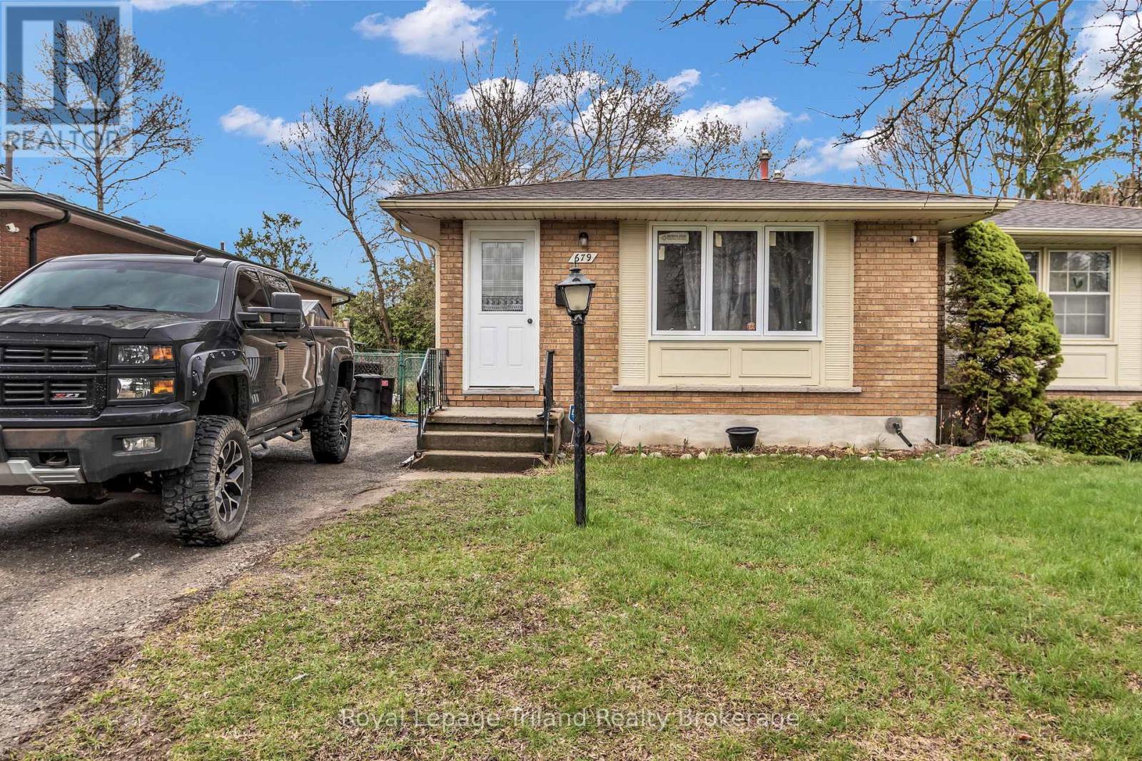 677 & 679 Sevilla Park Place, London East (East C), Ontario  N5Y 4H9 - Photo 3 - X13010772