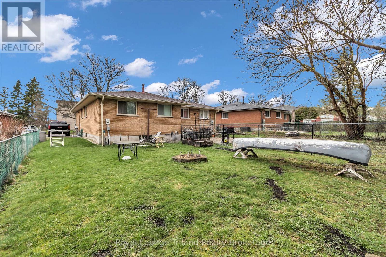 677 & 679 Sevilla Park Place, London East (East C), Ontario  N5Y 4H9 - Photo 4 - X13010772