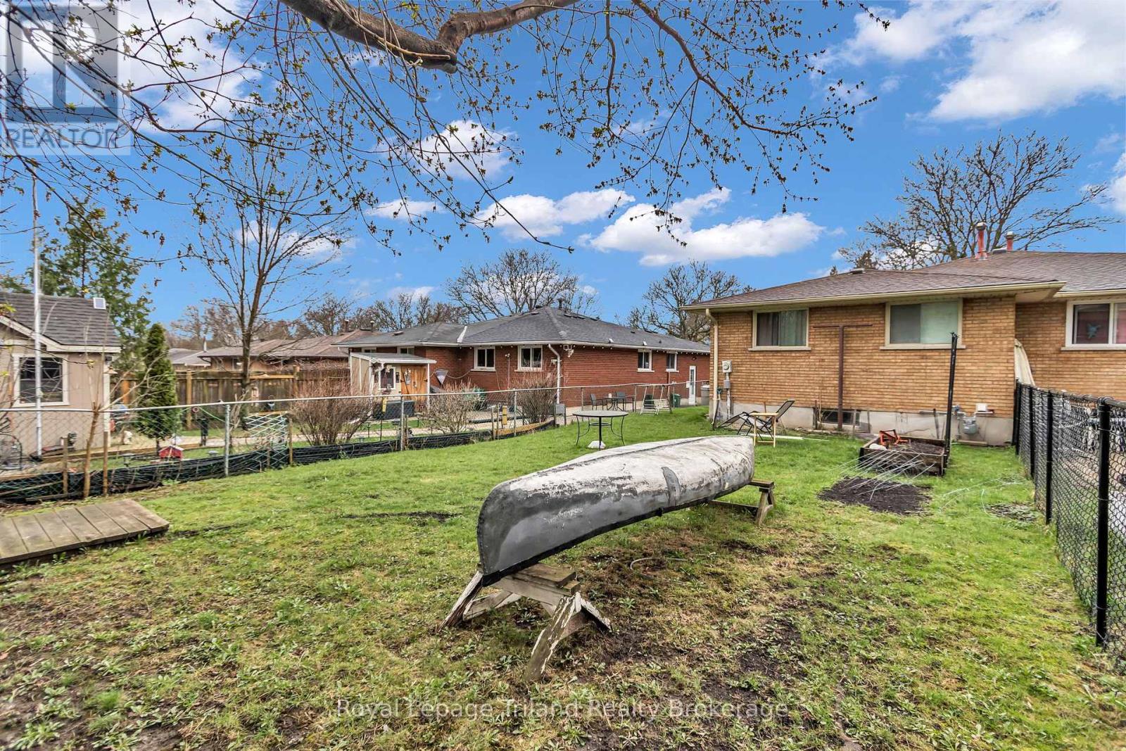 677 & 679 Sevilla Park Place, London East (East C), Ontario  N5Y 4H9 - Photo 5 - X13010772