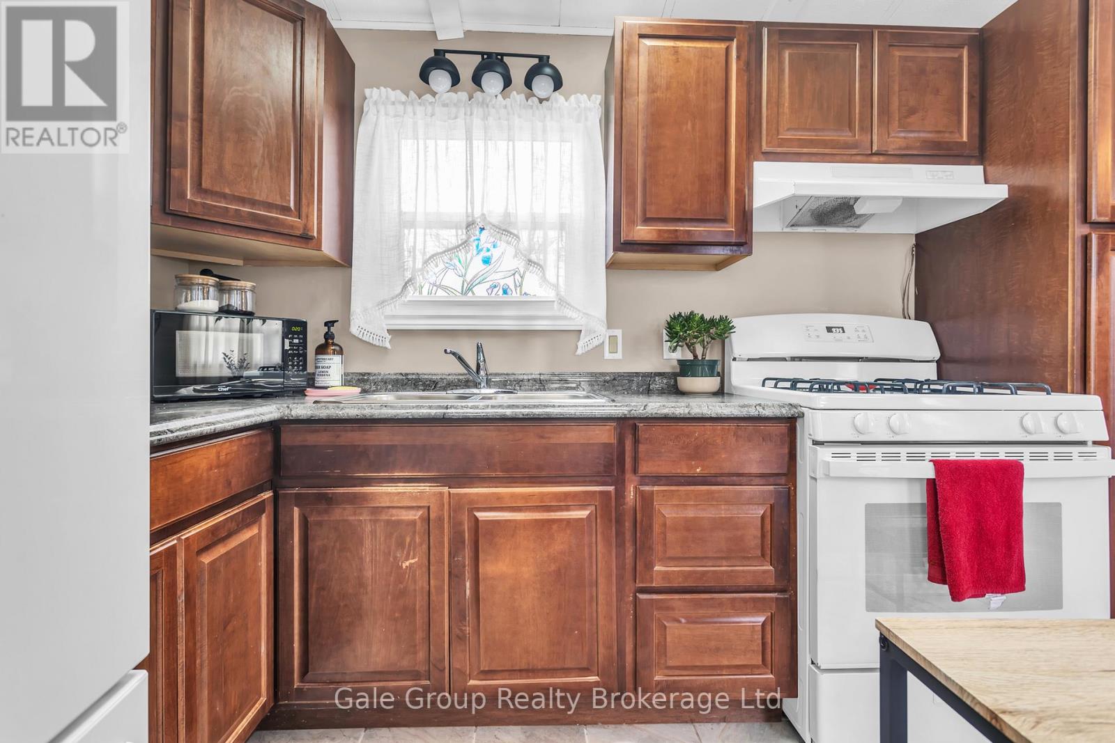 33 Pitt Street, Bayham (Port Burwell), Ontario  N0J 1T0 - Photo 6 - X13010936