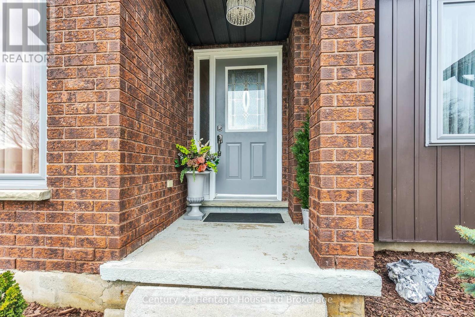 15 Gibson Drive, Tillsonburg, Ontario  N4G 5G4 - Photo 3 - X13012456