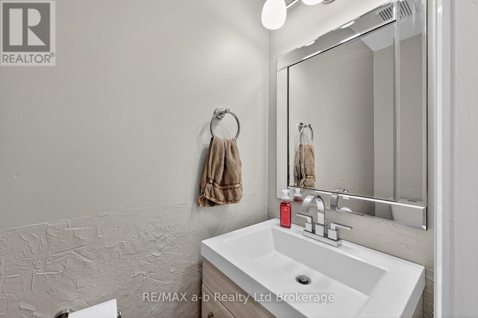 346 Riverview Drive, Strathroy-Caradoc (Ne), Ontario  N7G 4B7 - Photo 10 - X13018228