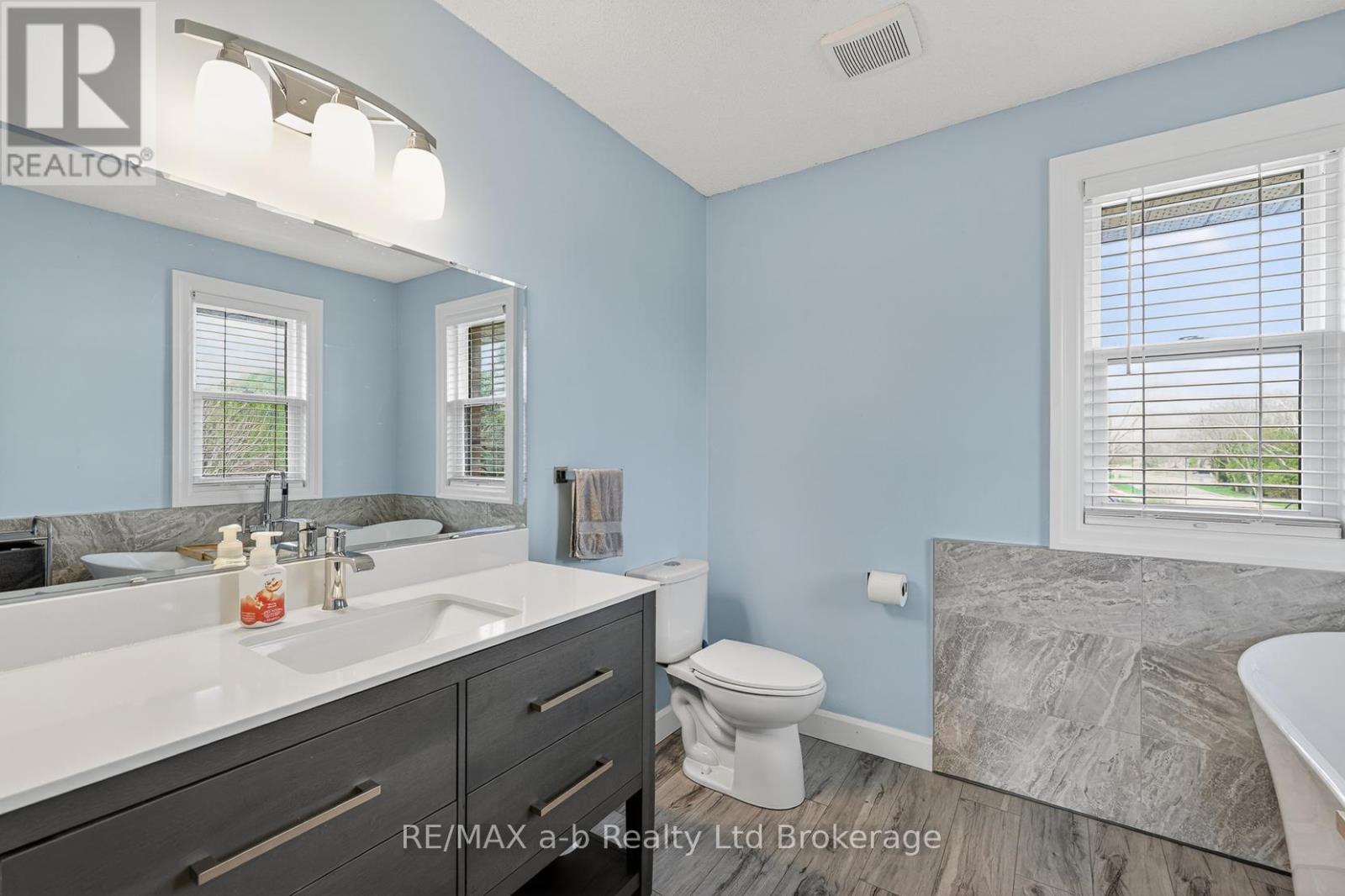 346 Riverview Drive, Strathroy-Caradoc (Ne), Ontario  N7G 4B7 - Photo 17 - X13018228