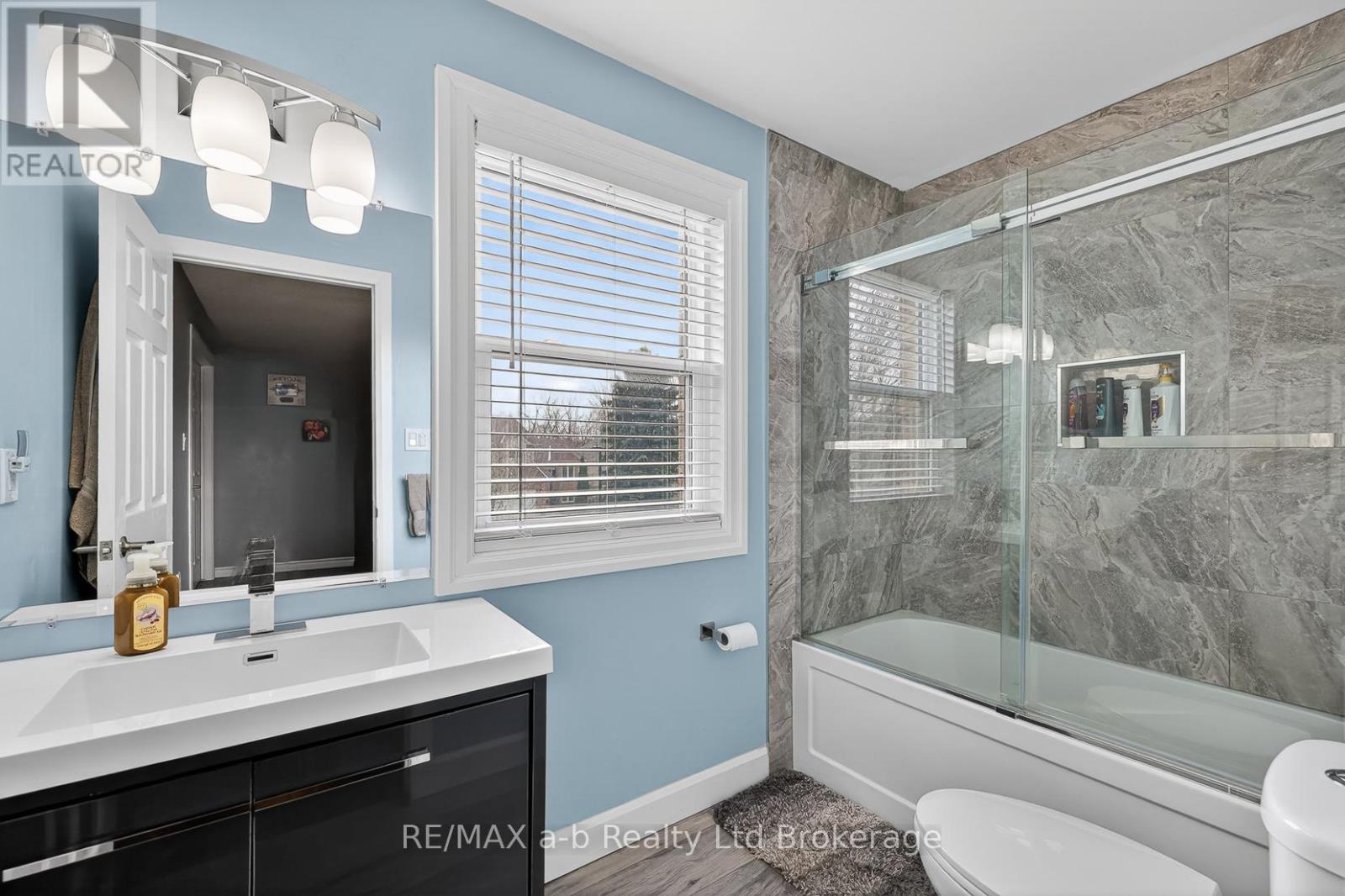 346 Riverview Drive, Strathroy-Caradoc (Ne), Ontario  N7G 4B7 - Photo 22 - X13018228