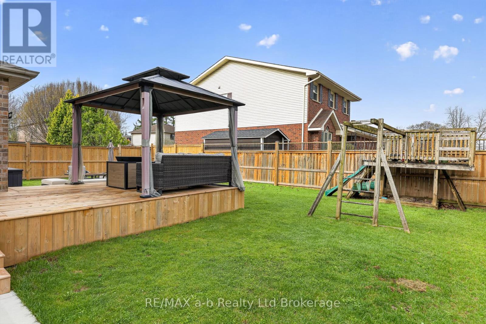 346 Riverview Drive, Strathroy-Caradoc (Ne), Ontario  N7G 4B7 - Photo 28 - X13018228