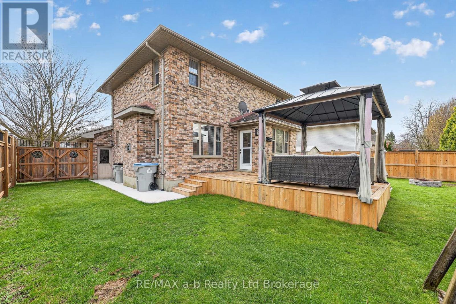 346 Riverview Drive, Strathroy-Caradoc (Ne), Ontario  N7G 4B7 - Photo 29 - X13018228